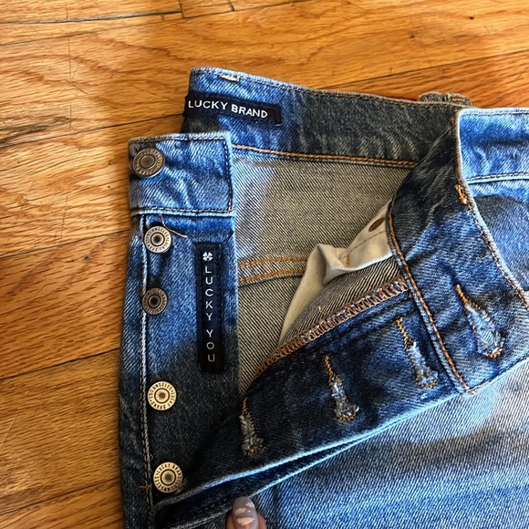 Lucky Brand High Rise 90’s Mom Jeans 😍😍 - Picture 2 of 3
